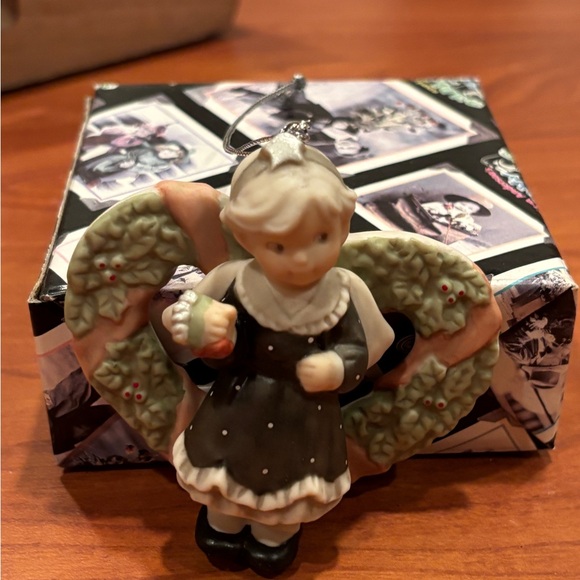 Pretty as a Picture Forever Watching Over You Holiday Christmas Ornament - Picture 6 of 6